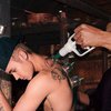 10 Editan Justin Bieber Jika Tinggal di Indonesia, Dari Tukang Sate Sampai Bekam karena Masuk Angin!