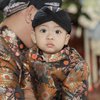 7 Potret Tedhak Sinten Baby Erlangga Anak Tata Janeeta dan Brotoseno, Gemesin Pakai Baju Adat Jawa
