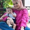 10 Potret Baby Adzam Anak Nathalie Holscher yang Eskpresif dan Murah Senyum, Netizen: Produk Sule Gak Pernah Gagal