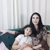 Rumah Sedang Renov, Ini Potret Pindahan Arumi Bachsin Saat Tata Kasur dan Sofa Bersama Anak
