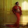 11 Potret Maternity Shoot Rihanna, Pamer Baby Bump Pakai Pakaian Ketat Serba Terbuka 