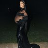 11 Potret Maternity Shoot Rihanna, Pamer Baby Bump Pakai Pakaian Ketat Serba Terbuka 