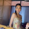 8 Potret Penampilan Mikha Tambayong Saat Hadiri Indonesian Beautiful Women 2022 Awards, Anggun dengan Dress Batik