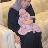 Ini Potret Baby Ameena Anak Aurel Hermansyah Berhijab, Gemes Banget Kayak Boneka!