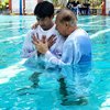 Ini 10 Momen Selebriti saat Dibaptis, Terbaru Ada Cinta Brian