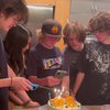 9 Momen Perayaan Ulang Tahun Armand Anak Farah Quinn yang ke-15, Tampil Emo Bersama Teman-Temannya