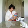 9 Potret Nadine Chandrawinata Saat Momong Baby Djiwa, Paras Cantik Mata Indahnya Curi Perhatian