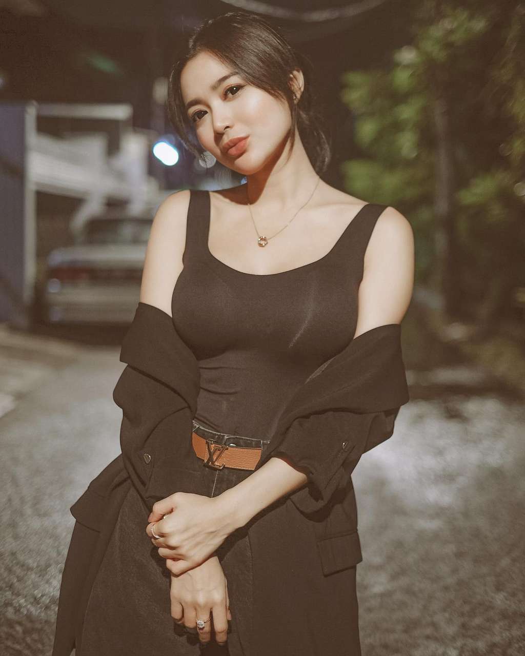 7 Pesona Wika Salim Kenakan Tank Top Warna Hitam, Netizen: Aduh Pahala Puasa Berkurang