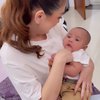 Langsung Pengin Punya Bayi, Ini Potret Celine Evangelista Momong Baby Rayyanza