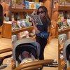 Ini Potret Nikita Willy Ajak Baby Izz ke Toko Buku Tanpa Babysitter, Banjir Pujian Netizen