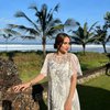 Habiskan Momentum Libur Lebaran di Bali, Ini 7 Potret Cinta Laura Rayakan Idul Fitri Bareng Keluarga