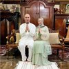 Potret Lebaran Ahmad Dhani dan Mulan Jameela, Senada dengan Baju Putih-Putih