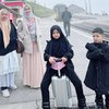 Ajak Keluarga, Ini Foto Oki Setiana Dewi Liburan ke Swiss Bersama Ibu dan Anak-Anaknya