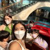 10 Potret Gempita Liburan di Singapura, Gak Sengaja Ketemu Arsy dan Baby Ameena