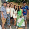 10 Potret Liburan Aktris Diah Permatasari di Bali, Pesonanya Bak ABG Abis!