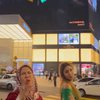 10 Potret Heboh Lucinta Luna di Jalanan Malaysia, Mulai dari Ketawa Terbahak-Bahak sampai Salto di Trotoar