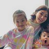 10 Potret Terkini Thalia Putri Onsu, Mirip Banget Bak Kakak Adik dengan Sarwendah