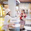 10 Potret Momo Geisha Liburan ke Singapura Bareng Anak-Anak, Asyik Makan Eskrim dengan Gaya Fashionable