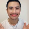 Makin Macho, Ini 10 Potret Penampilan Terbaru Ricky Cuaca yang Kini Kekar dengan Rambut Cepak dan Brewokan