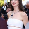 Tampil Cantik Jelita di Usia 39 Tahun, Anne Hathaway Curi Perhatian Banyak Mata di Karpet Merah Festival Film Cannes