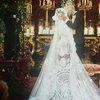 7 Potret Pernikahan Ketiga Kourtney Kardashian dan Travis Barker di Italia, Gaun Mininya Curi Perhatian