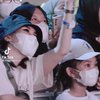 Potret Ayu Ting Ting Rela Berdesakan dengan Fans Demi Ajak Bilqis Nonton NCT Dream, Tuai Pujian Netizen