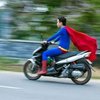 12 Momen Lucu Superhero Waktu Lagi di Perjalanan, Ternyata Suka Naik Kendaraan Umum Juga