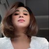 10 Potret Dewi Perssik dengan Rambut Pendek, Bener-Bener Mirim Huh Yunjin Le Sserafim!