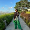 10 Potret Terbaru Zaskia Sungkar, Mahmud Cantik yang Outfit-nya Gak Pernah Gagal dan Selalu Kece