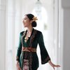 10 Potret Laksmi Shari De Neefe Puteri Indonesia 2022 Kenakan Pakaian Adat Bali, Anggun dan Penuh Kharisma