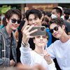 10 Perayaan Wisuda Aktor Thailand Win Metawin, Dapat Banyak Hadiah Buket Uang dari Fans