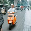 12 Potret Wika Salim Ikut Touring Naik Vespa, Sampai Mimpin Rombongan!