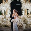 Elegan dan Berkelas, Ini 10 Potret Resepsi Pernikahan Eva Celia yang Mengusung Tema Classic White Wedding