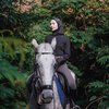 10 Potret Dara Arafah Menunggang Kuda Setelah Berhijab, Gayanya Makin Berdamage!
