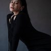 Potret Prilly Latuconsina Pakai Dress dan Baju Hitam, Pose Bareng Ular Hitam dan Rambut Berantakan Curi Perhatian