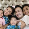 Family Man Banget, Ini 10 Potret Ruben Onsu Rebahan Quality Time Bareng Anak dan Istri