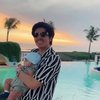 10 Momen Baby Ameena Putri Atta Aurel saat Nikmati Sunset di Bali, Kecil-Kecil Udah Jadi Anak Indie Nih