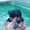 Aksinya Bikin Gemas, Ini Sederet Potret Buah Hati Selebriti Berani Berenang di Kolam Anti Rewel-Rewel Club