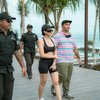 10 Potret Nikita Mirzani Pantau Lokasi Beach Club Barunya, Tampil Santai dengan Outfit Ketat
