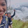 Deretan Momen Febby Rastanty Mendaki Gunung Merbabu, Tetap Cantik dengan Bulu Mata yang On Point
