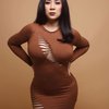 10 Potret Tante Ernie Pakai Baju Super Ketat, Netizen Langsung Kagum Sama Bentuk Badannya