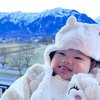 Suka Sadar Kamera, Ini Potret Baby Bible yang Doyan Ketawa Waktu Difoto