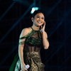 12 Potret Mahalini dengan Baju yang Dinilai Terbuka saat Nyanyikan Lagu Indonesia Raya, Tuai Kritikan Warganet