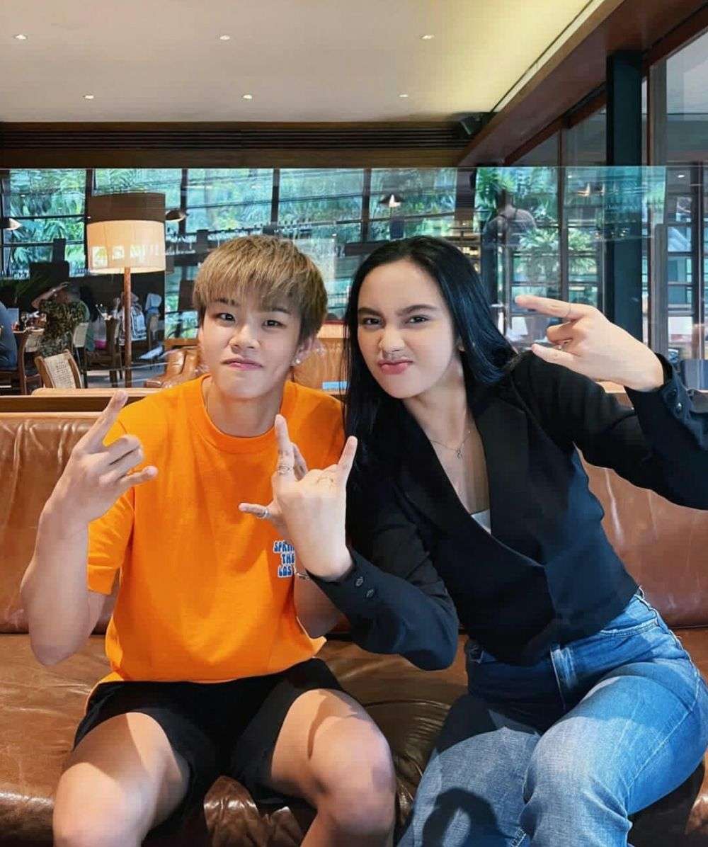 Pernah Foto Bareng Raisa, Berikut Potret Popor Sapsiree, Atlet Badminton Asal Thailand Bareng Artis Indonesia