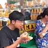 Momen Sarwendah Beli Jajanan Kaki Lima ke Pasar Pakai Daster, Tuai Pujian Karena Selalu Tampil Sederhana