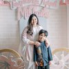 10 Potret Perayaan Aqiqah Mikhaila Anak Eriska Rein, Syahdu Dihiasi Dekor Unik Nuansa Soft Pink
