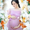 Potret Maternity Shoot Nadya Indry dan Lutfi Agizal dengan Baby Bump yang Udah Besar, Tinggal Menghitung Hari