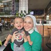 10 Potret Terbaru Kesha Ratuliu dengan Anak Sulungnya, Semakin Terampil Jadi Ibu Muda
