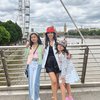 Deretan Momen Liburan Keluarga Nisya Ahmad di London, Jalan Bareng Anak Berasa Teman Sendiri!