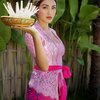15 Gaya Artis Indonesia Pakai Kebaya Bali, dari Sederhana sampai Elegan bak Keluarga Ningrat